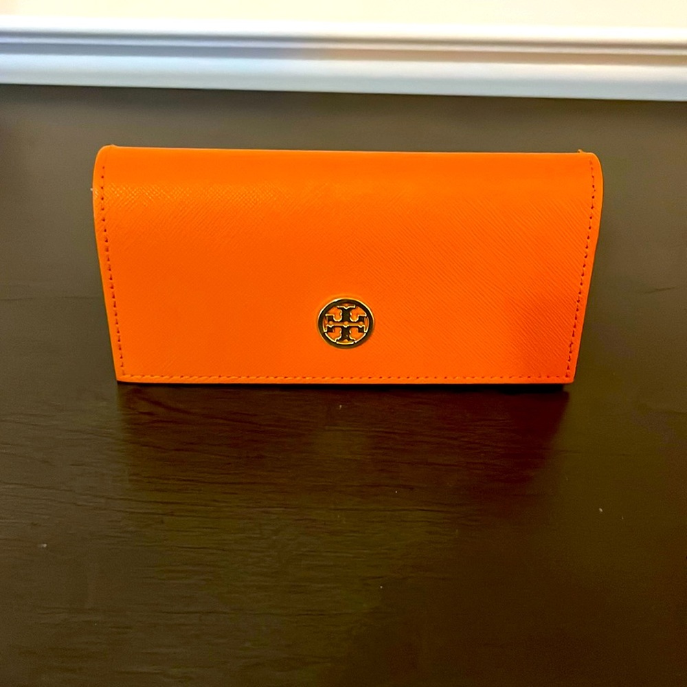 Tory Burch sunglass case & sunglass dust cover